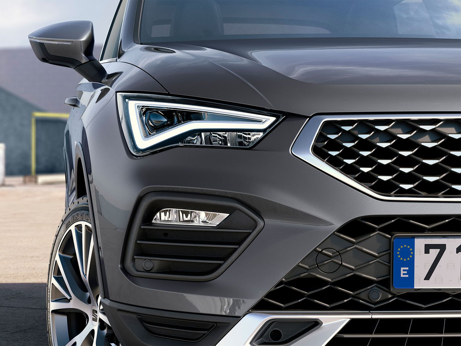 SEAT Ateca em cinzento graphite com faróis Full LED