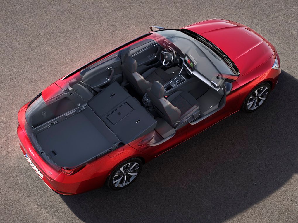 SEAT Leon SP em vermelho desire com teto panorâmico