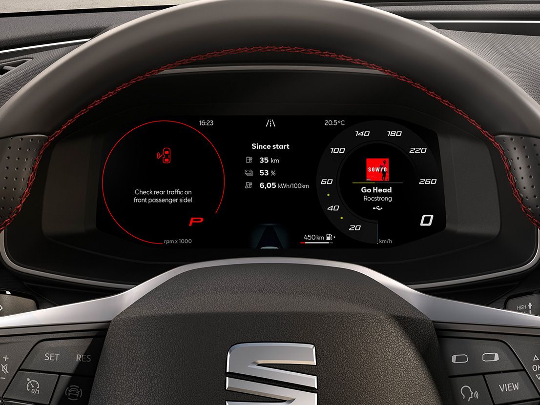 Digitales Cockpit im SEAT Leon mit integriertem Exit Assist (Ausstiegswarnung)