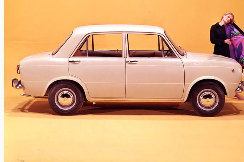 Seitenansicht eines SEAT 850 von 1966.
