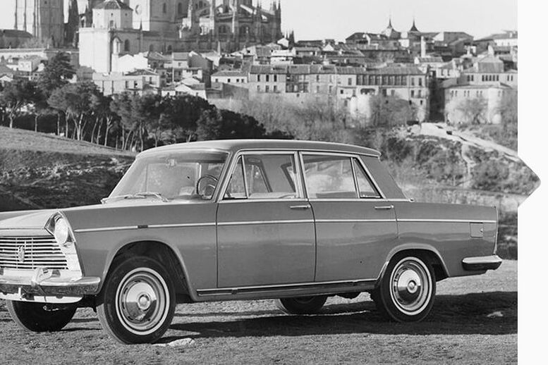 Schwarz weiß Aufnahme eines SEAT 1500 im Jahr 1963.