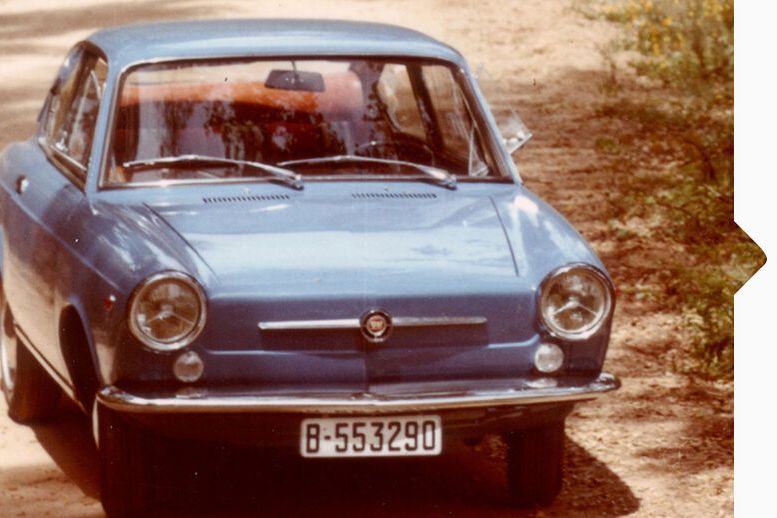 Ein blaues SEAT Modell aus dem Jahr 1965.