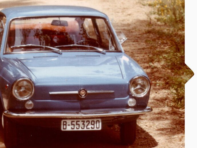 Ein blaues SEAT Modell aus dem Jahr 1965.