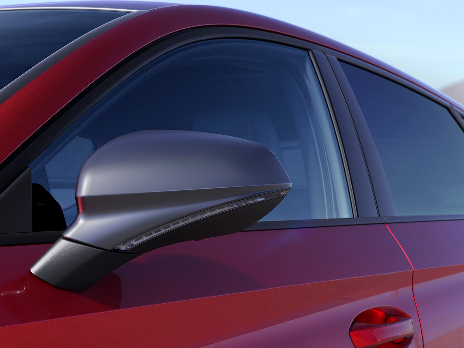 SEAT Leon in Desire Red mit Cosmo Grey Spiegelkappen
