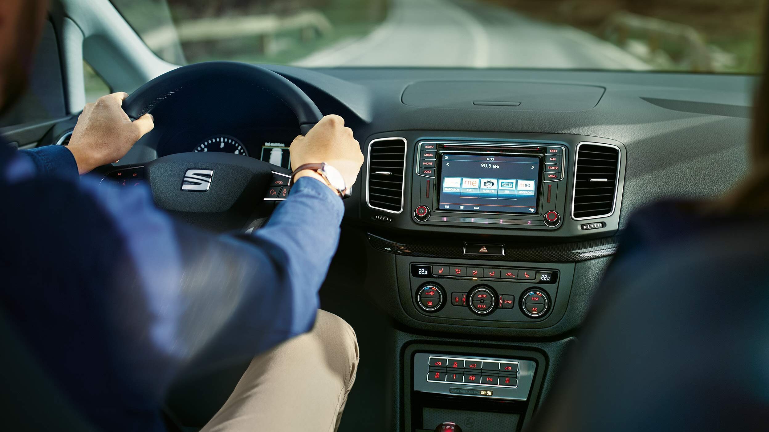 SEAT Alhambra Blick auf die technische Innenausstattung