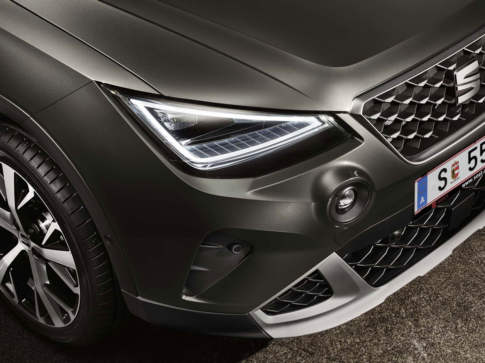 SEAT Arona LED Scheinwerfer und Kühlergrill