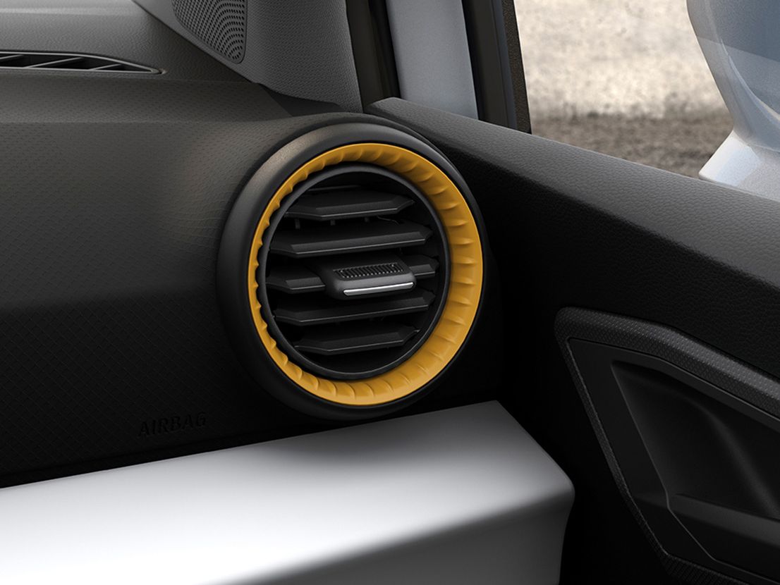 SEAT Arona Reference mit Luftausströmern in Honig-Senf-Farbe