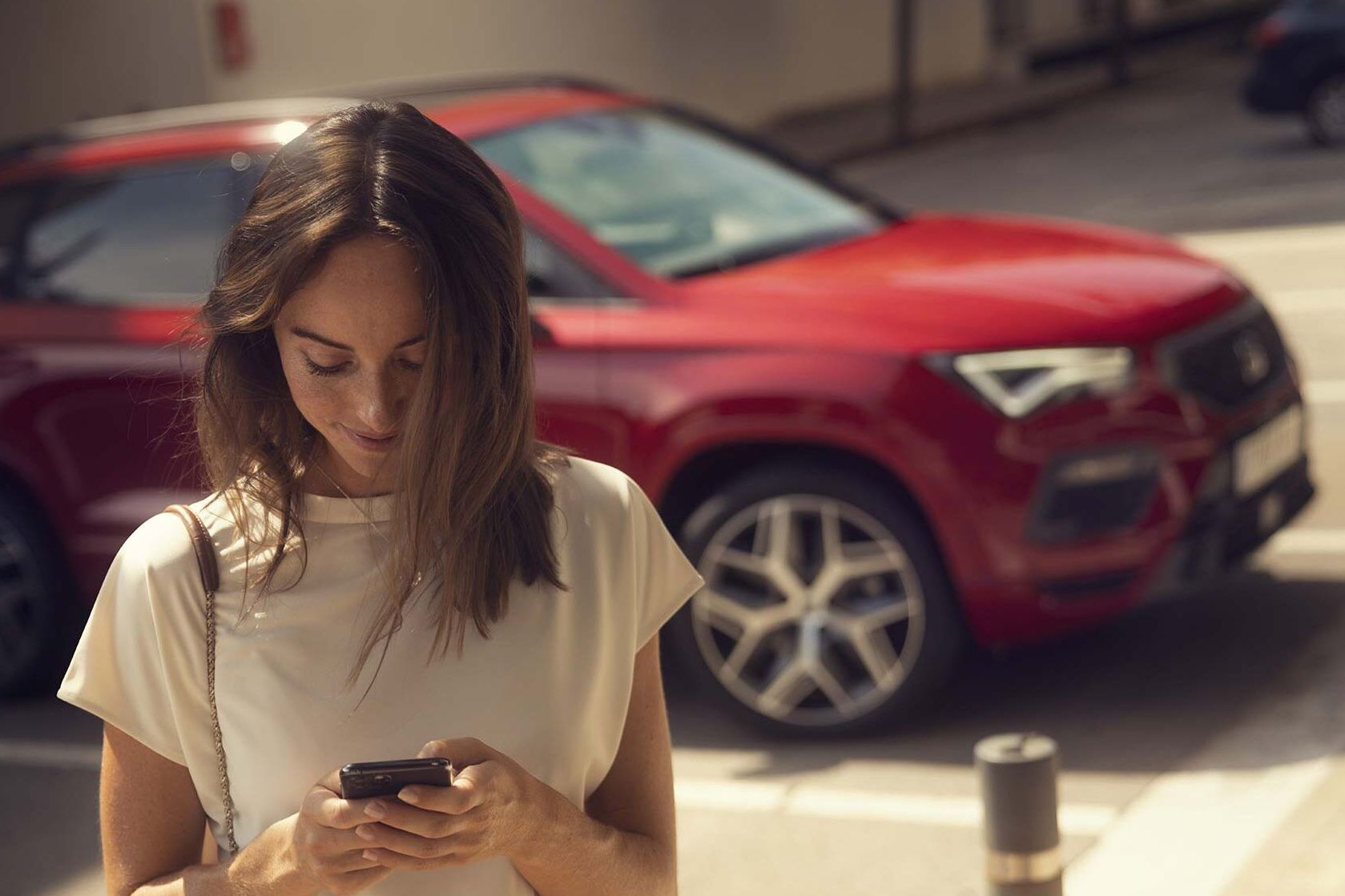 Imagebild zur Schließung des SEAT Connect Portals-ein roter SEAT im Hintergrund